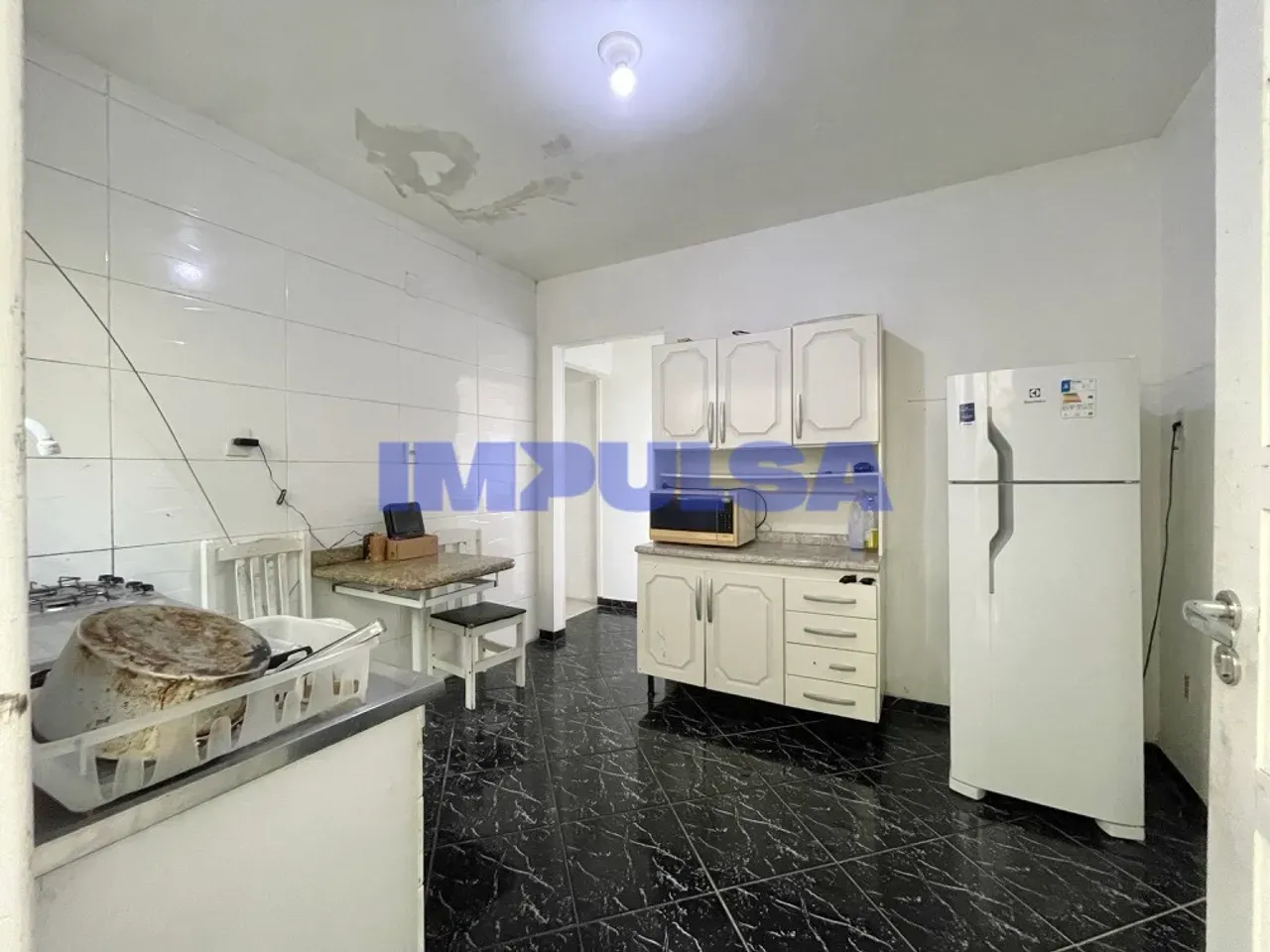 Furnished studio with 1 bedroom and separate kitchen — photo 2