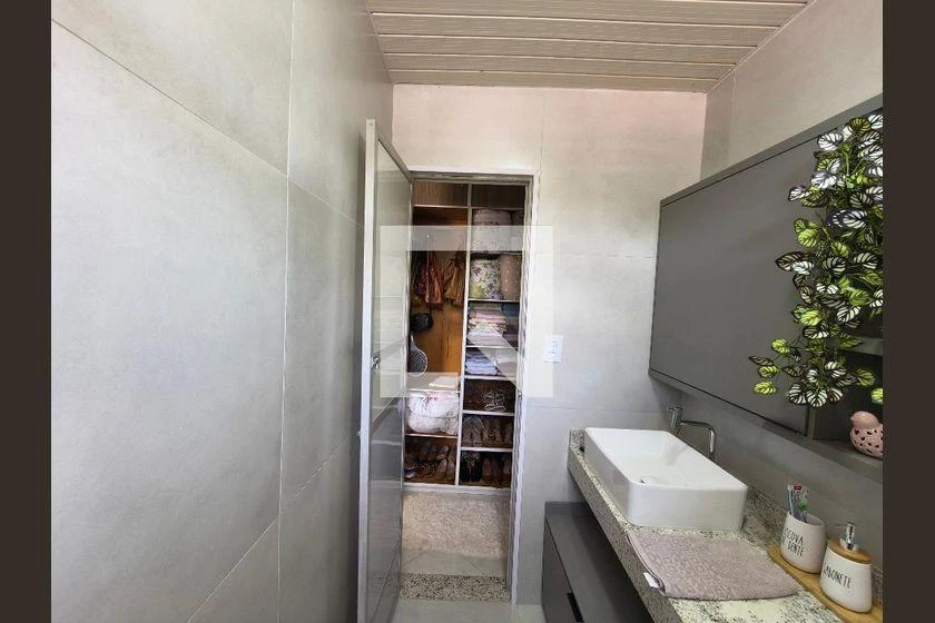 358 m² rental house with 2 bedrooms, suite and balcony — photo 44