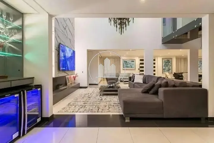 House with 6 en-suite bedrooms, 800 m² and 4 parking spots — photo 52