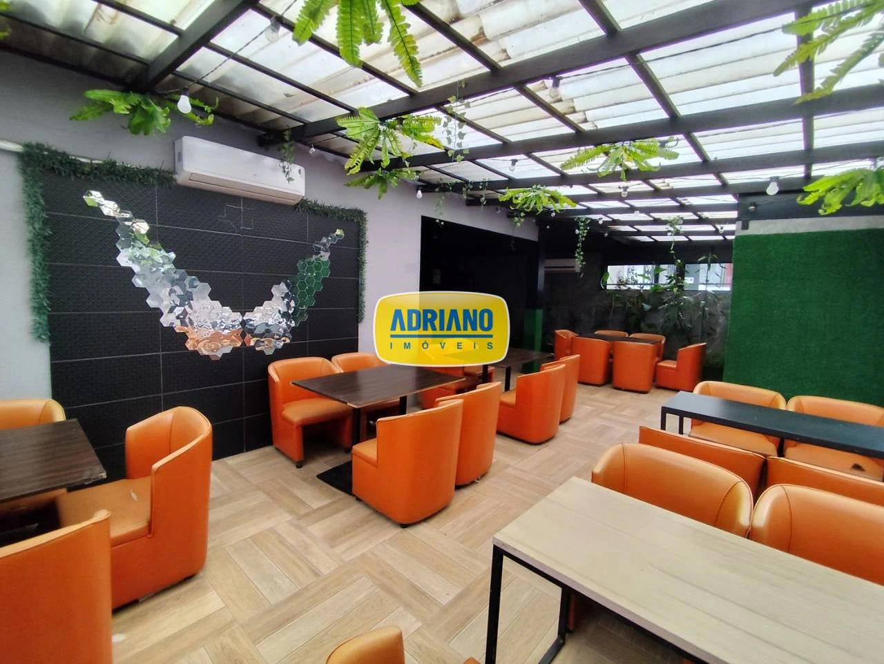 House with 4 bedrooms and a private garden — photo 8