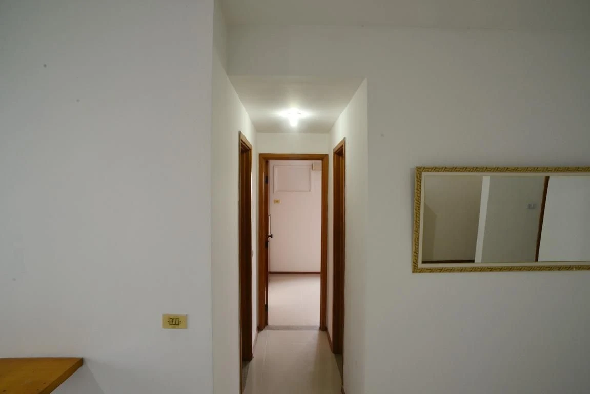 Furnished 2-bedroom apartment with a balcony — photo 3