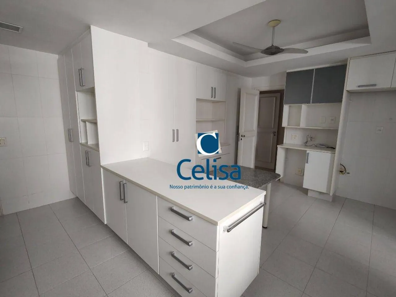 294 m² apartment with 3 bedrooms and 4 bathrooms — photo 8