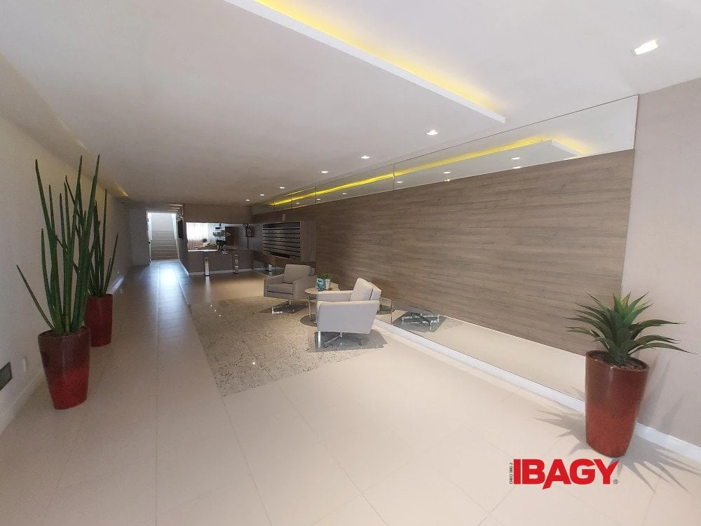 Furnished 3-bedroom apartment with enclosed balcony