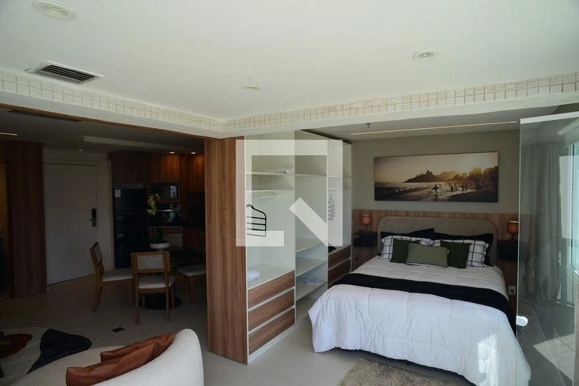 Furnished 1-bedroom apartment with glass-enclosed balcony — photo 7