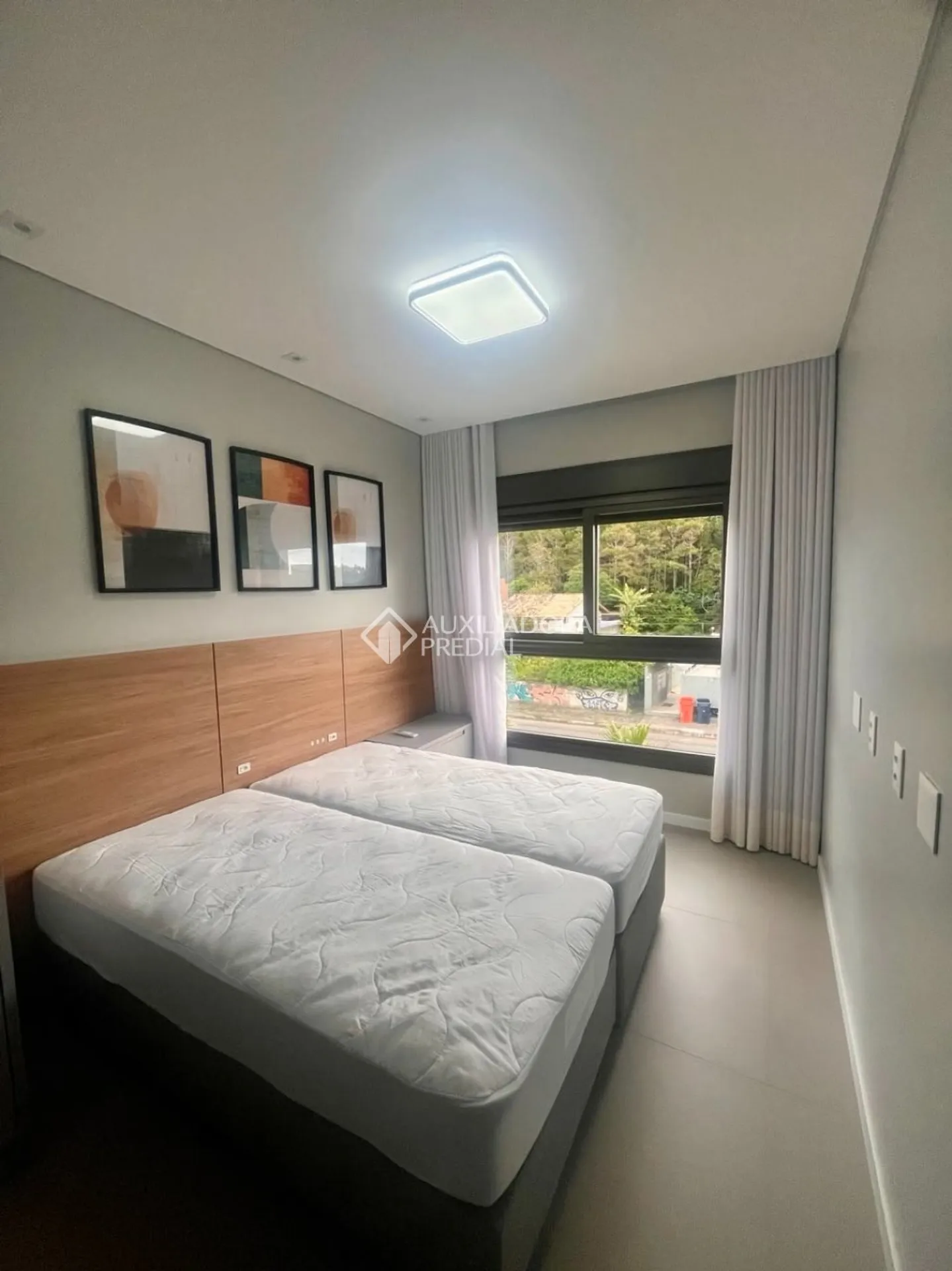 Furnished 92 m² apartment with balcony and 2 parking spots — photo 14