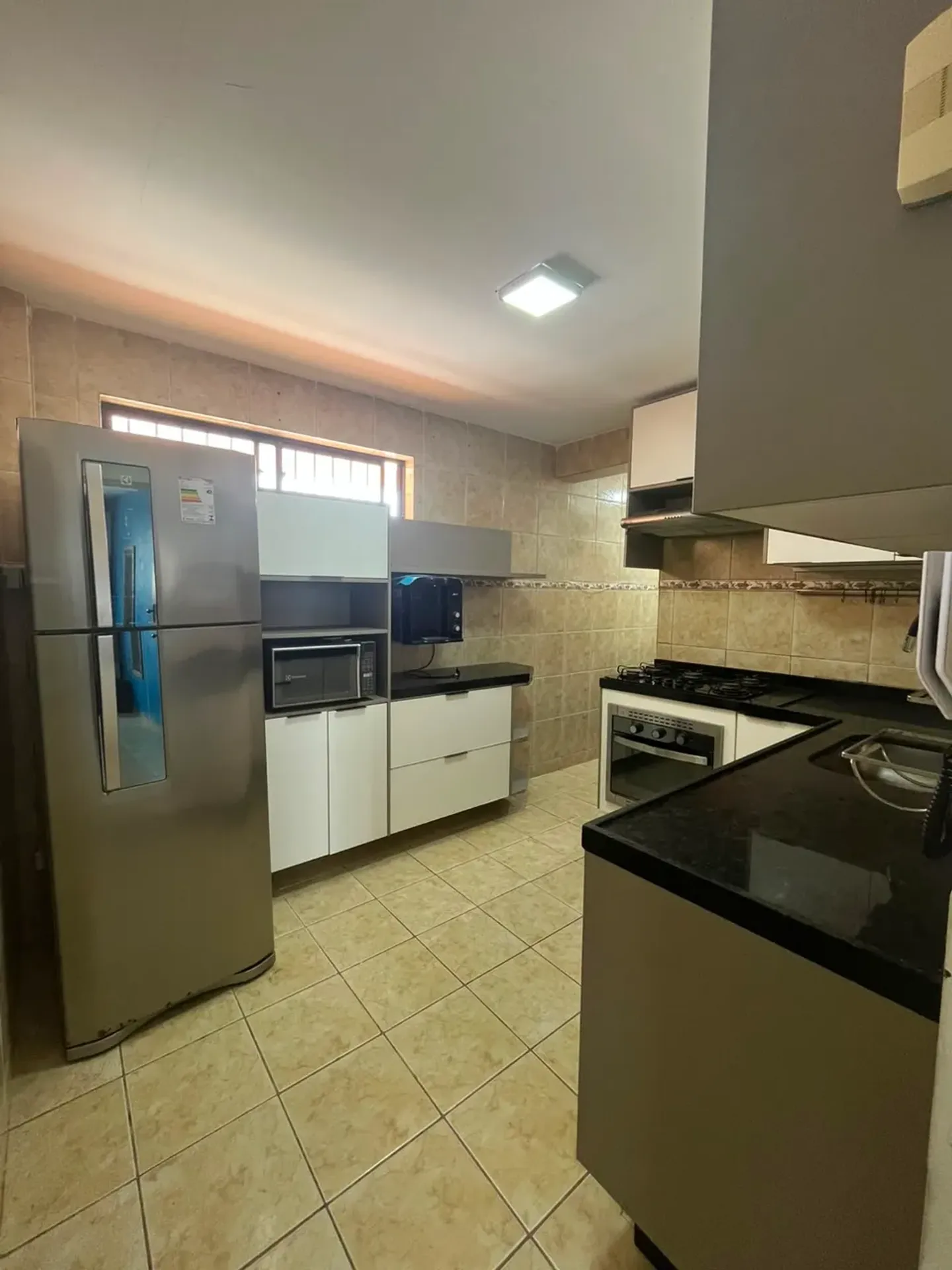 Furnished apartment with 3 bedrooms and an en-suite — photo 4