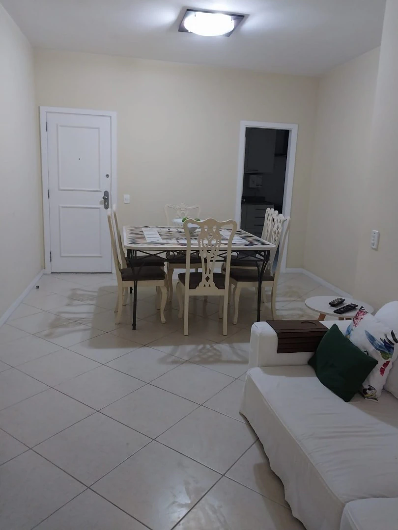 Furnished 3-bedroom apartment with balcony — photo 2