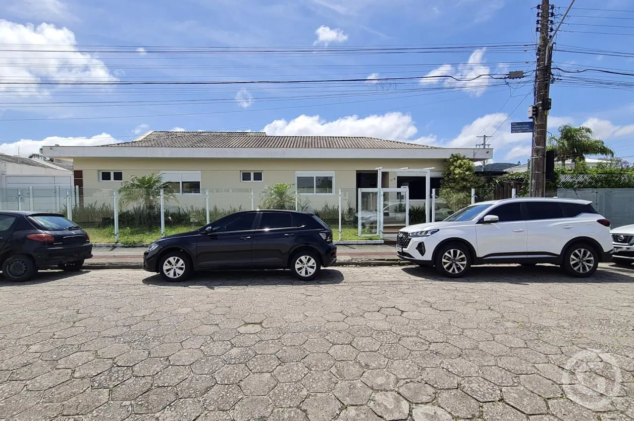 4-bedroom house with a walk-in closet in Florianópolis — photo 8