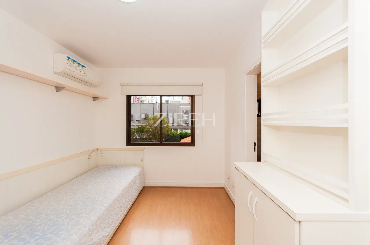 3 en-suite bedrooms in a 174 m² apartment with 2 spots — photo 16