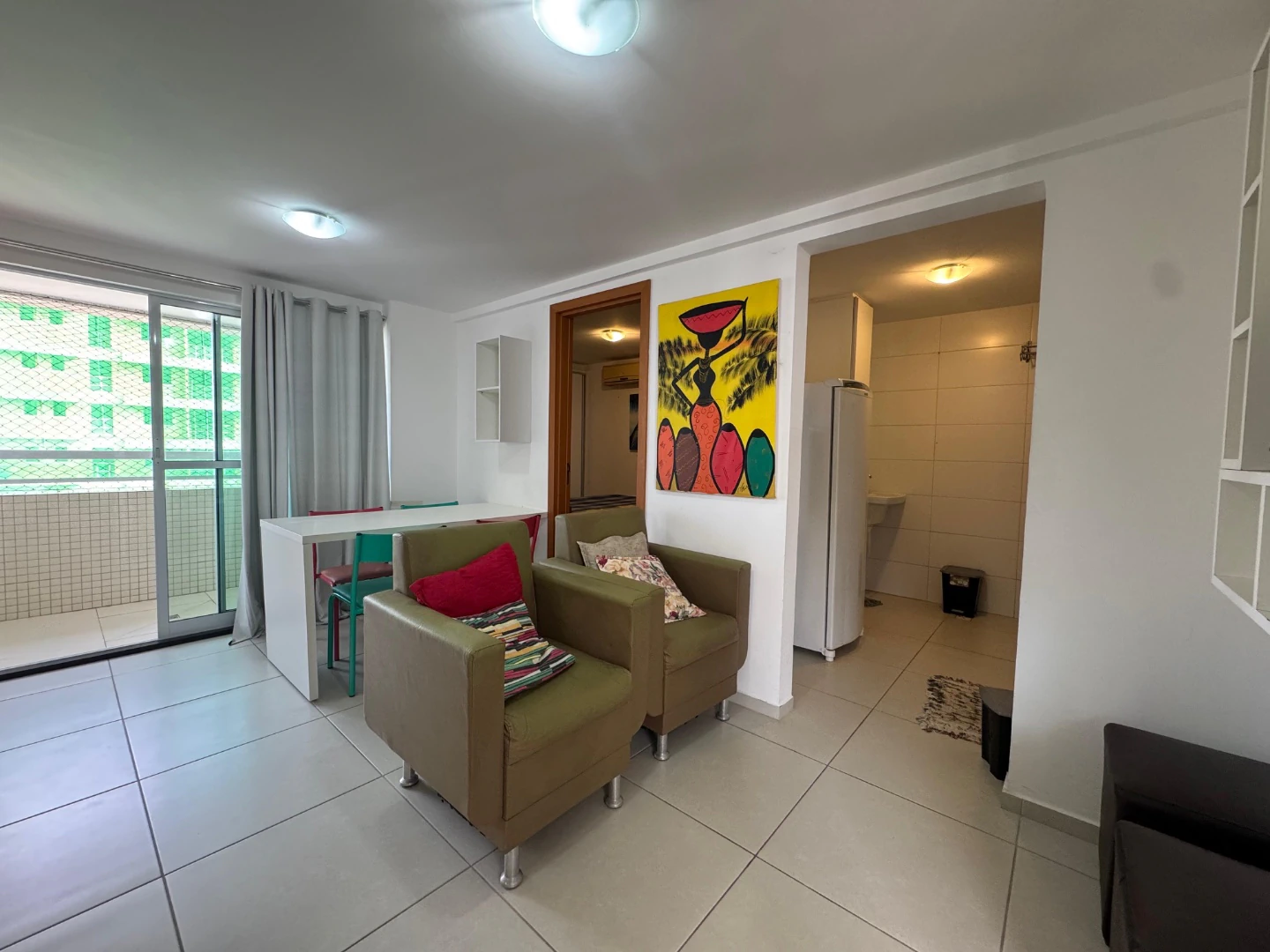 Furnished 2-bedroom apartment with open-plan kitchen — photo 4