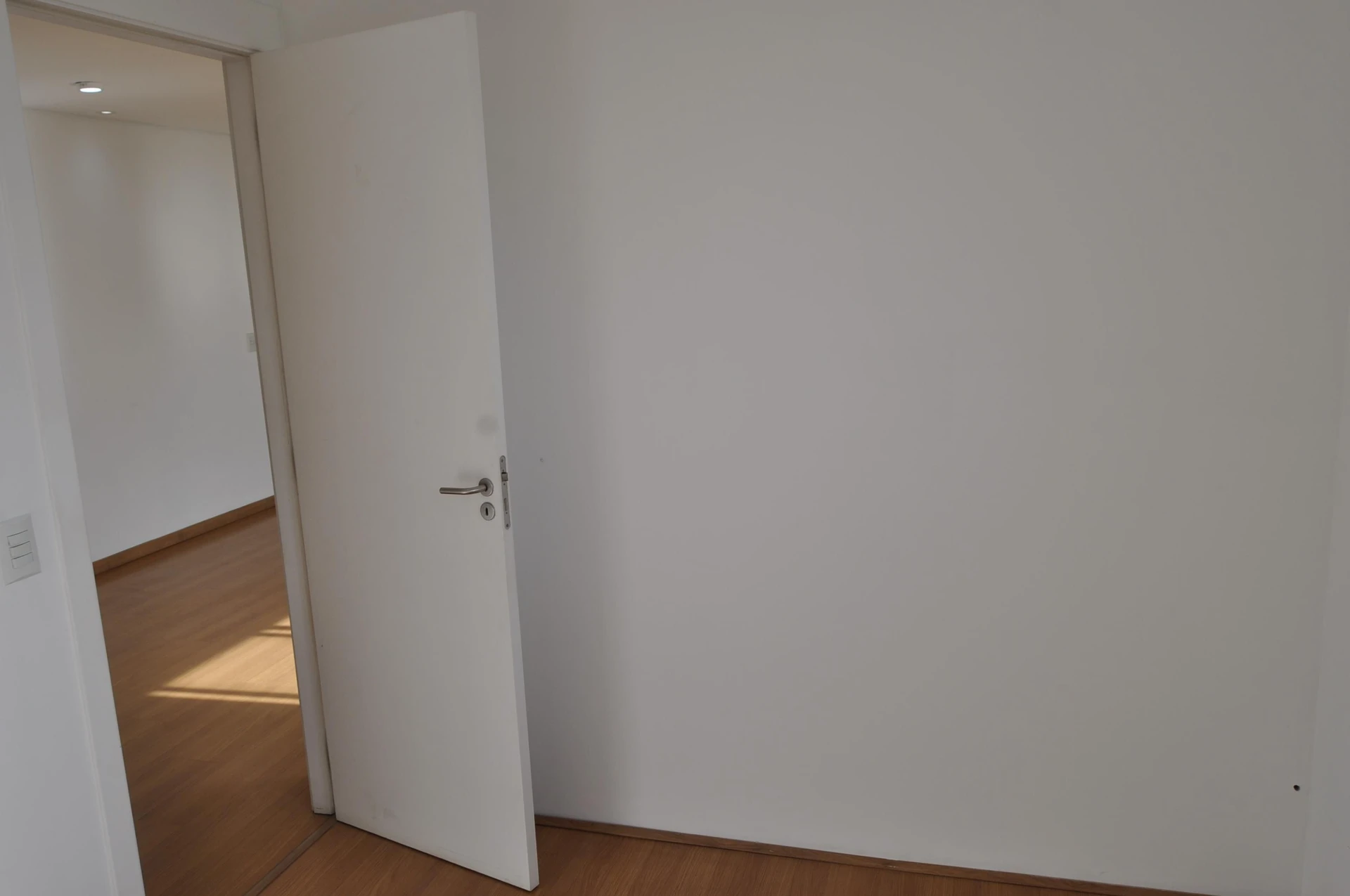 2-bedroom apartment in a building with a gym — photo 24