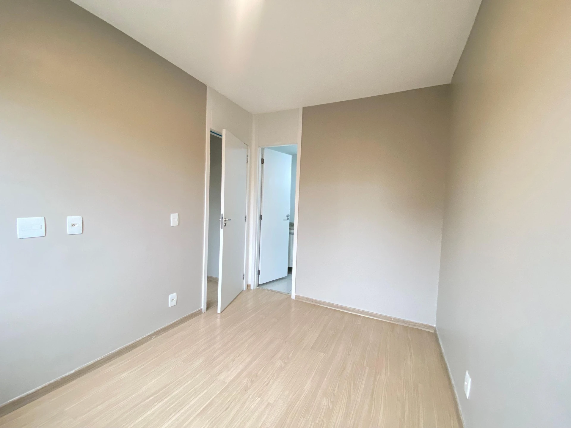 Apartment, 55 m², with wood or laminate floors — photo 6