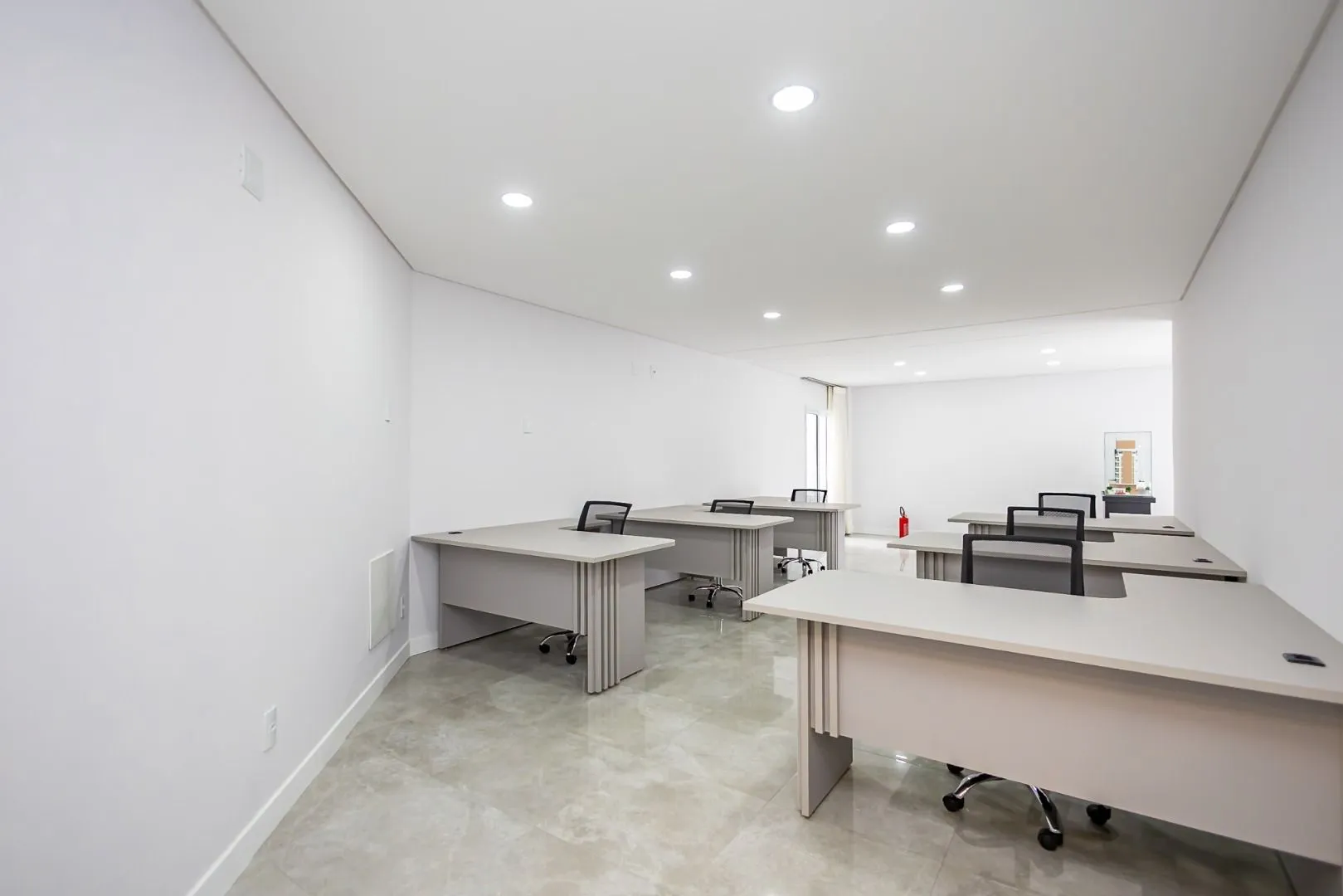 Furnished 2-bedroom apartment with 1 parking space — photo 36