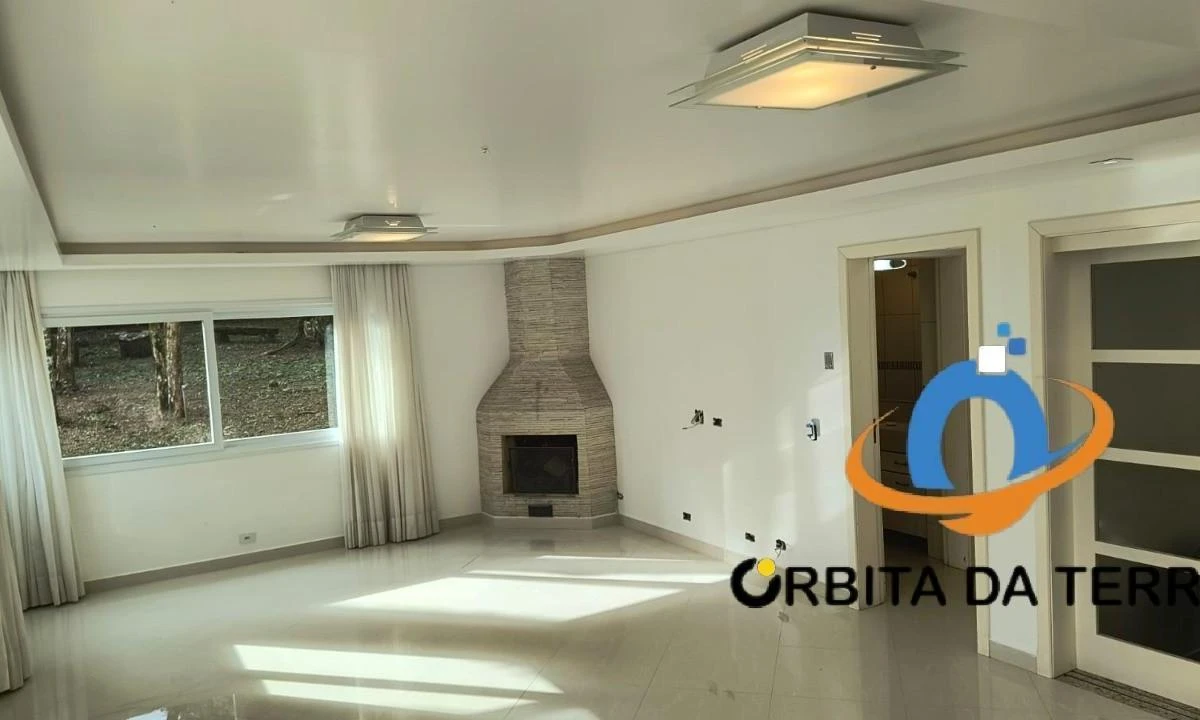 5-bedroom house with a bathtub in Curitiba — photo 14