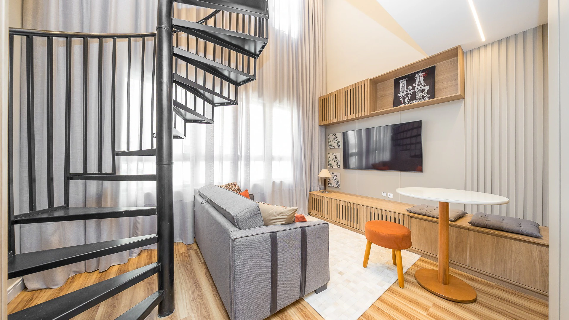 Furnished studio on the 3rd floor with open-plan kitchen — photo 4