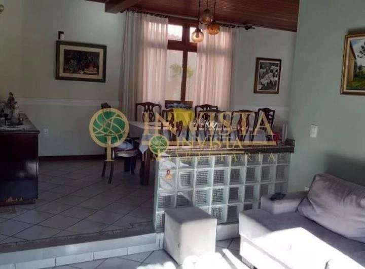 Casa de dos plantas con 5 dormitorios y 420 m² — photo 3