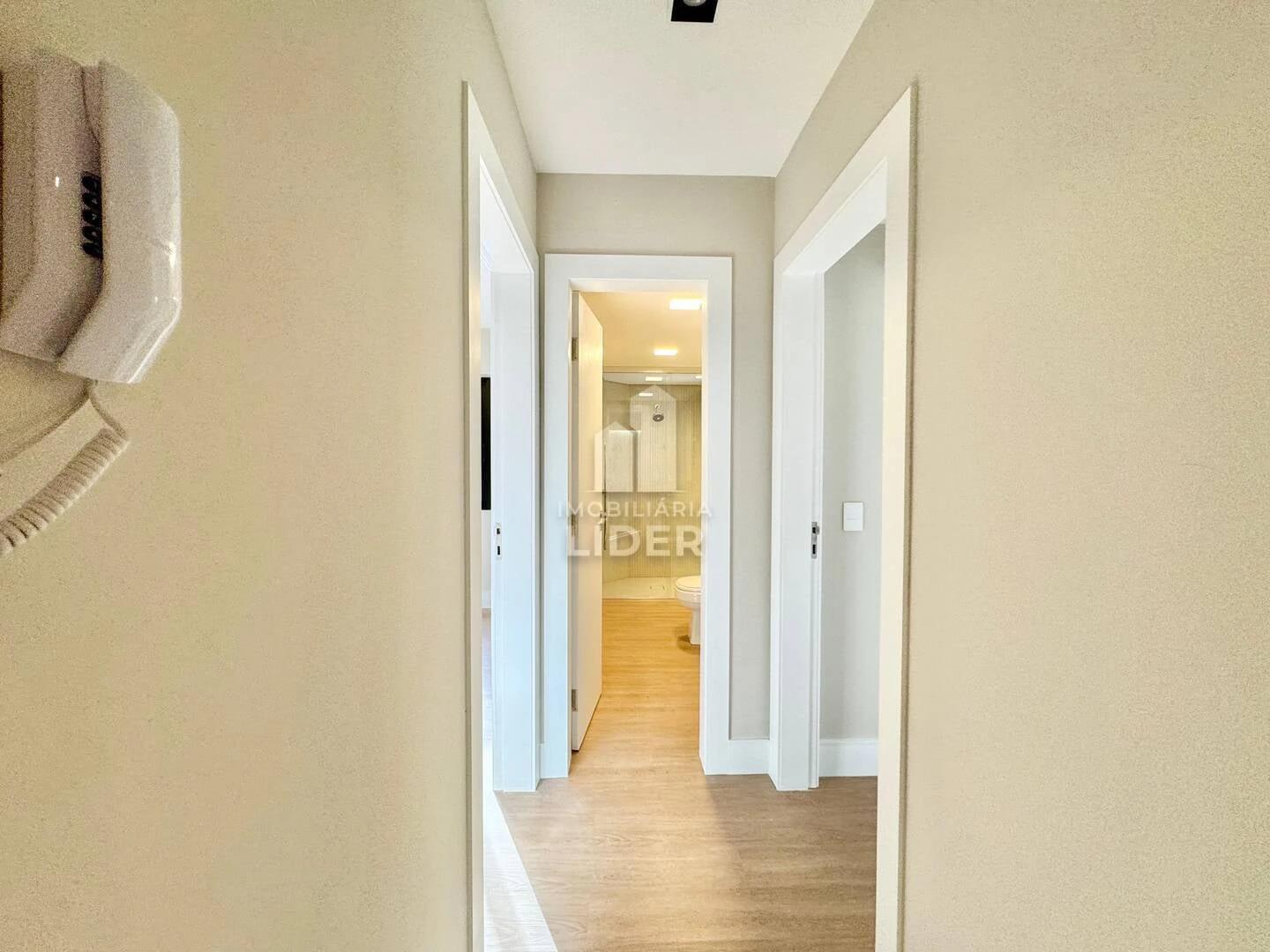 Apartment with 4 bedrooms and 3 parking spots, balcony — photo 21