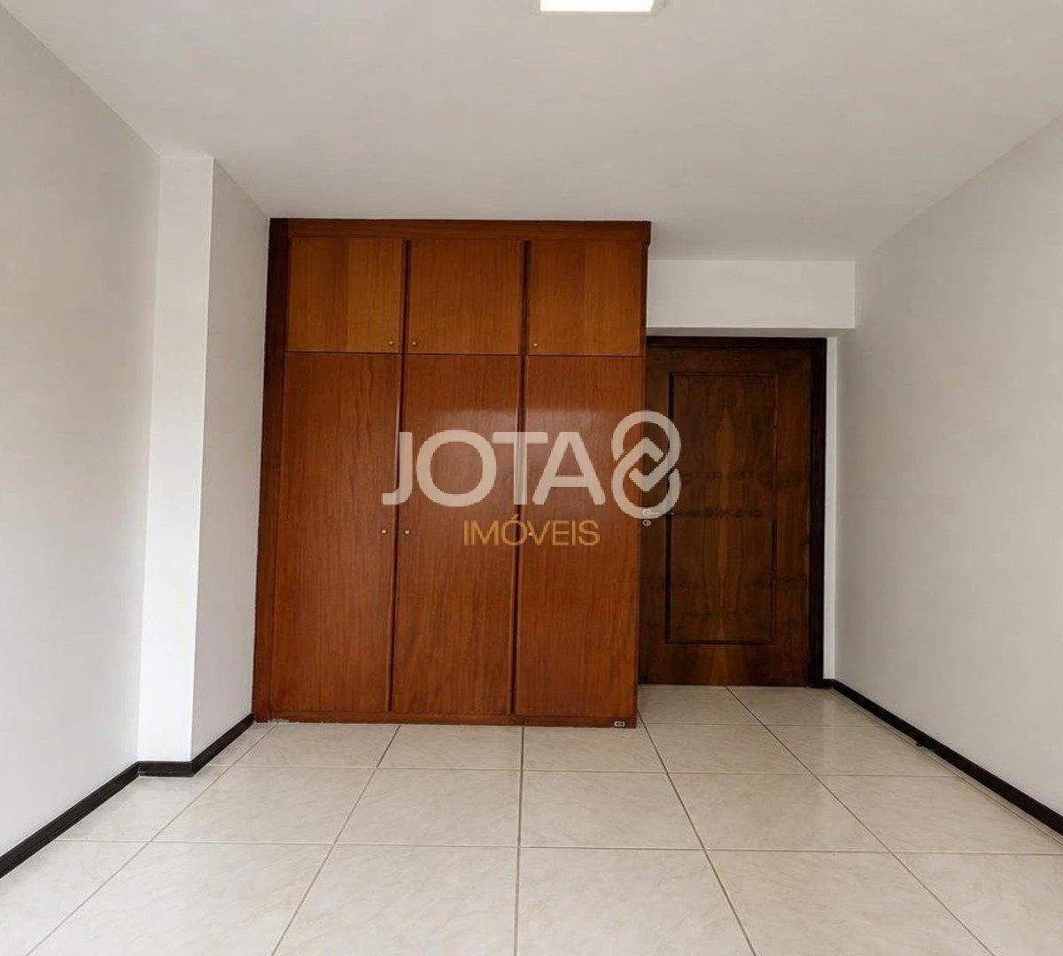 3-bedroom apartment in a building with a gym — photo 19
