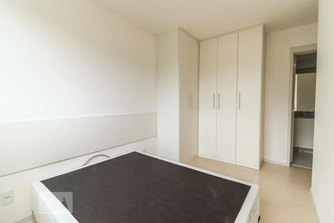 Unfurnished 3-bedroom apartment with balcony — photo 6