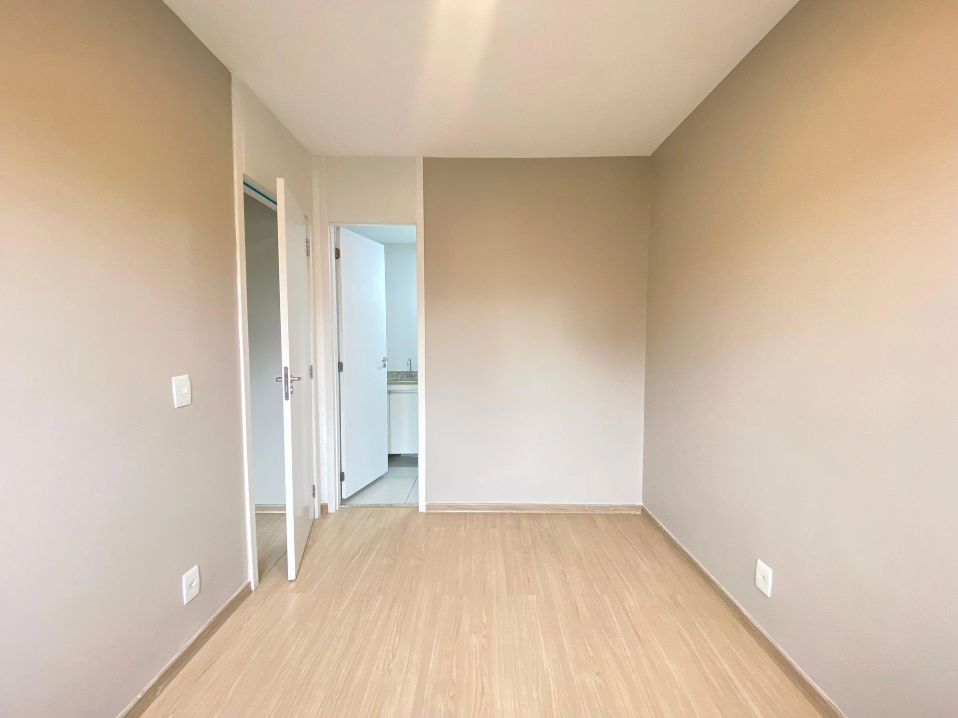 Apartment, 55 m², with wood or laminate floors — photo 9