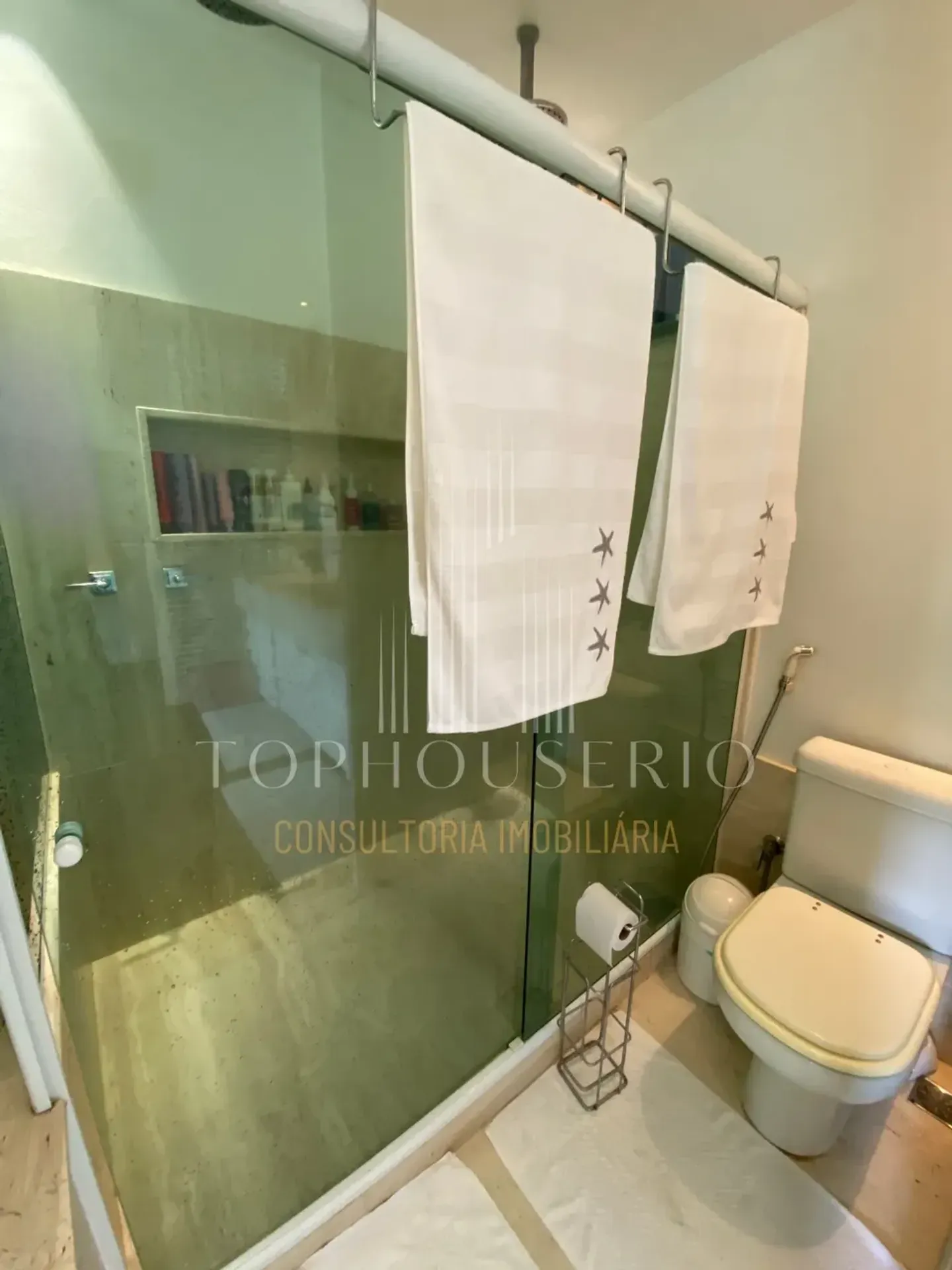 Furnished penthouse with 3 bedrooms and 4 bathrooms — photo 50