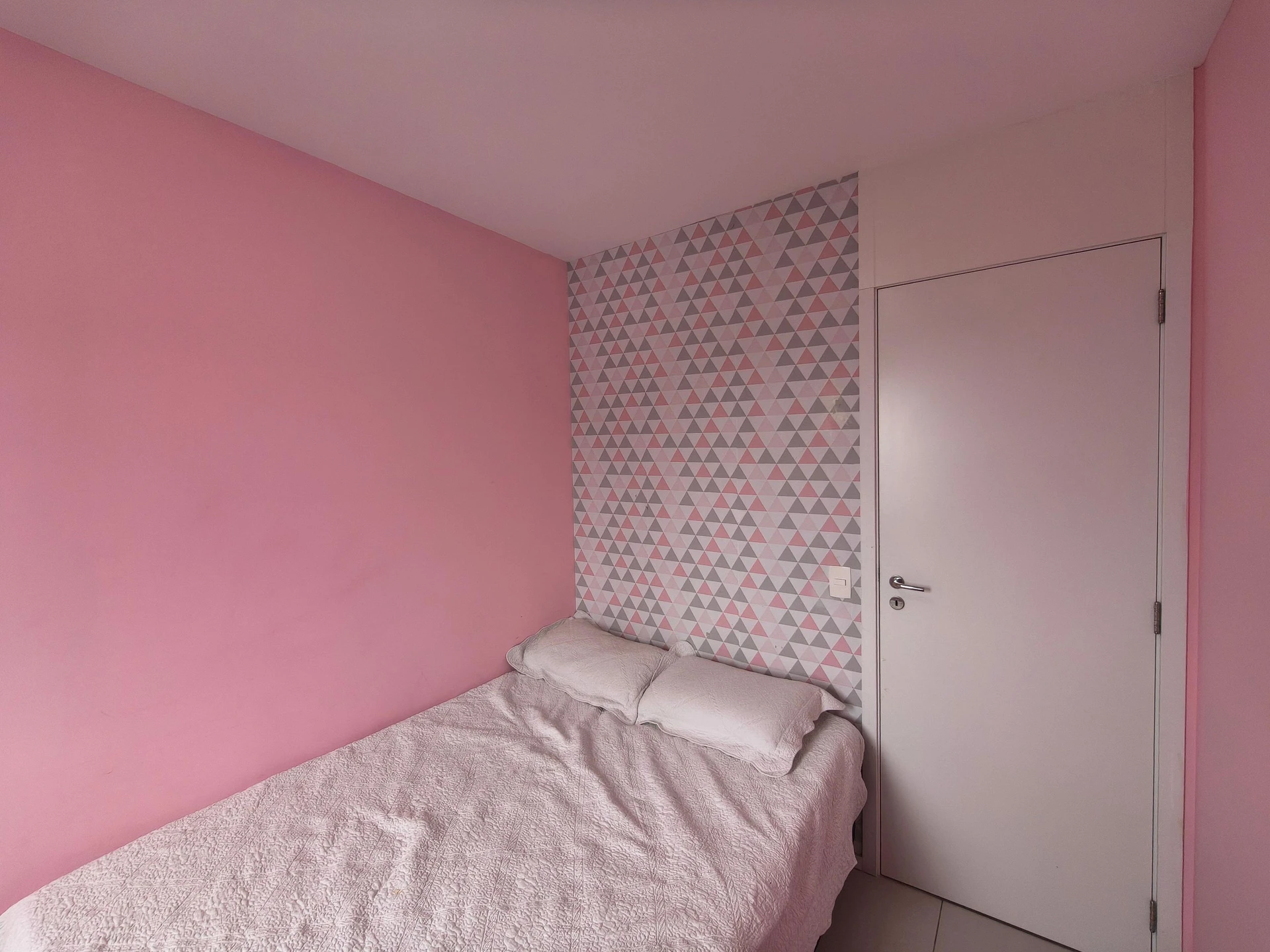 3-bedroom apartment with a mountain view — photo 15
