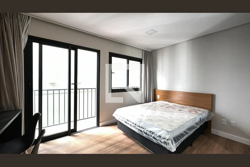 Furnished studio with 1 bedroom and compact kitchenette — photo 3