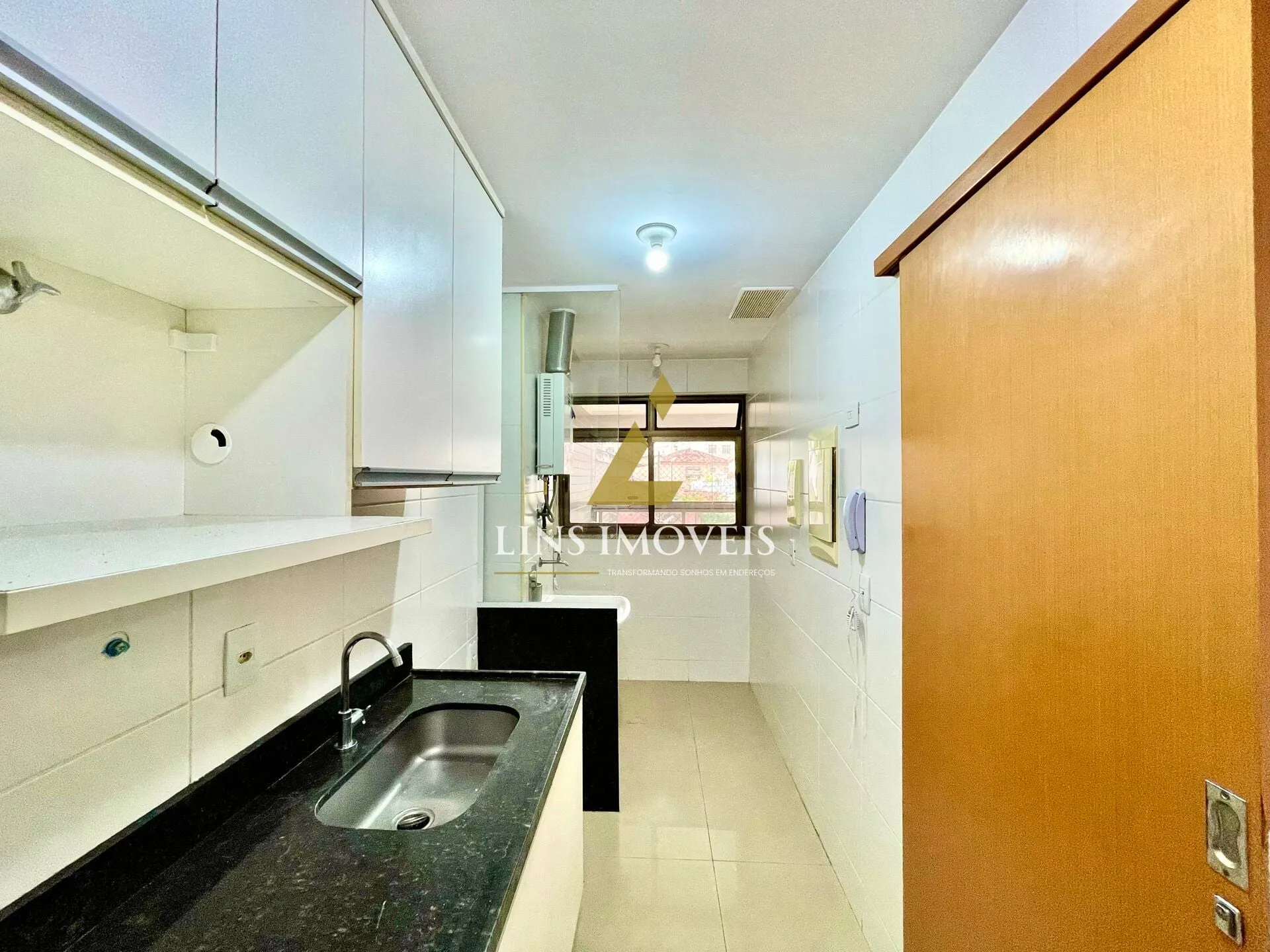 Glass-enclosed balcony in a 2-bedroom apartment, 60 m² — photo 9