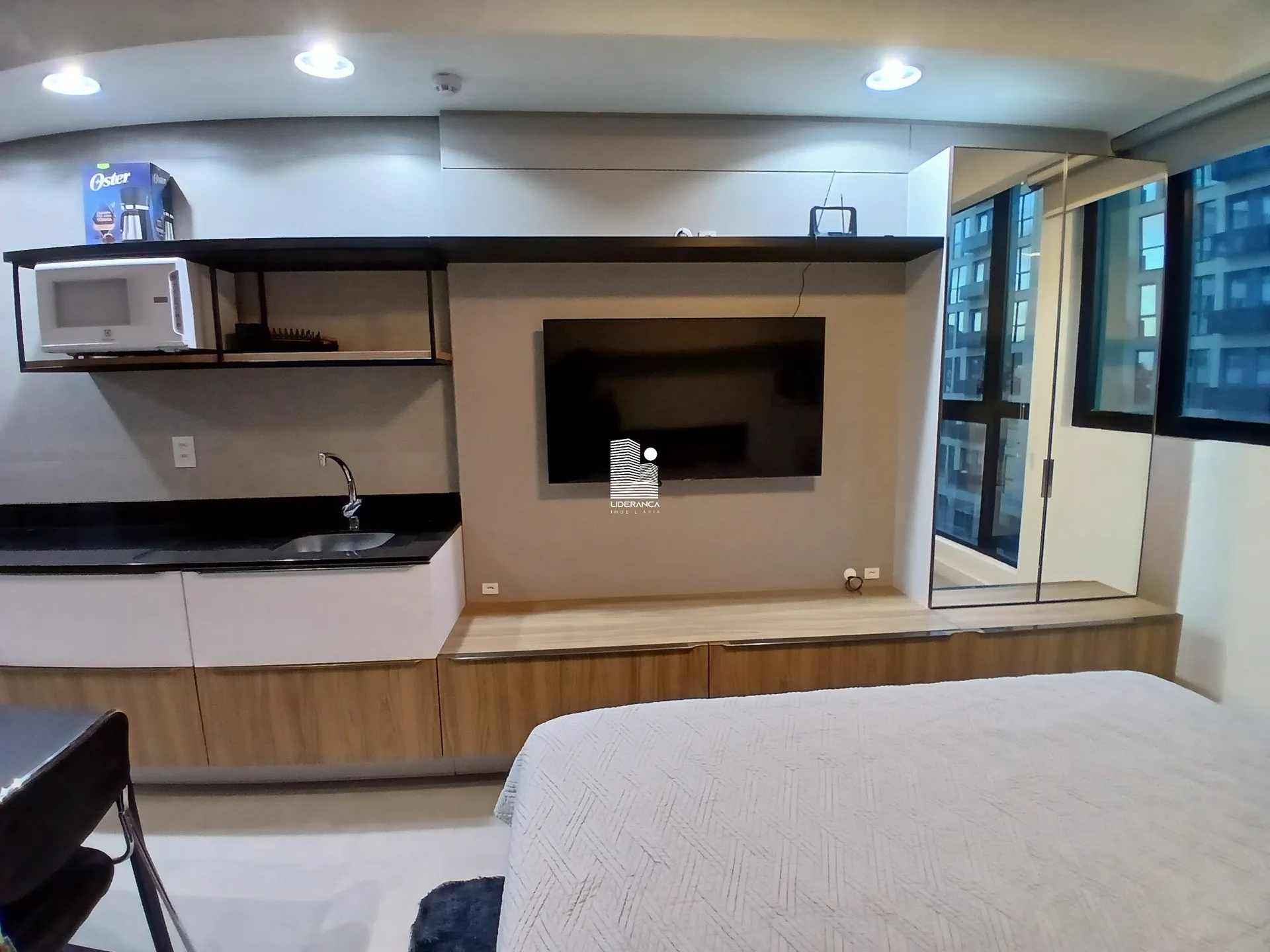 Estudio amueblado de 31 m² con jardín privado — photo 2