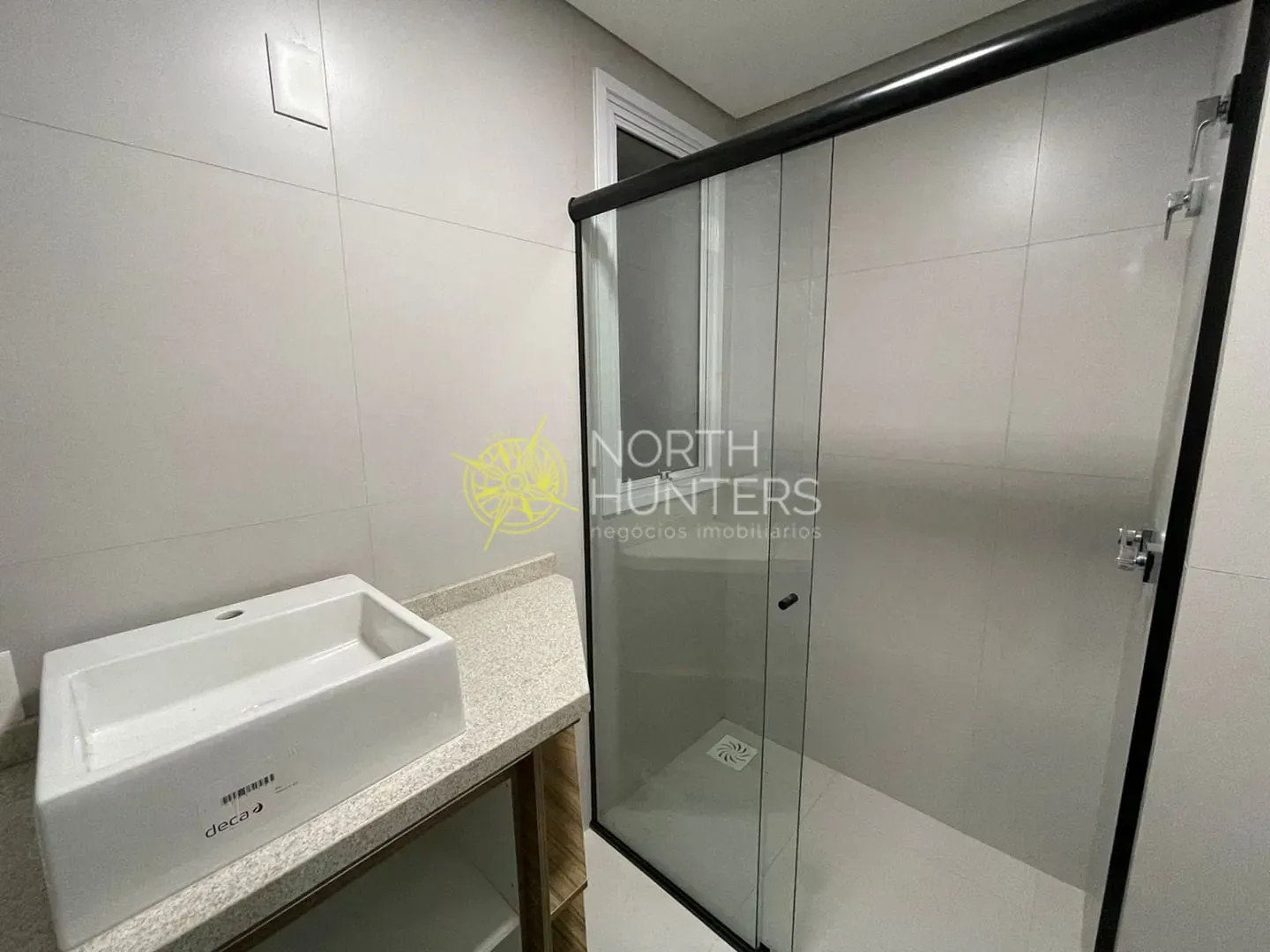 Квартира з 2 спальнями та відкритою кухнею і місцем — photo 10