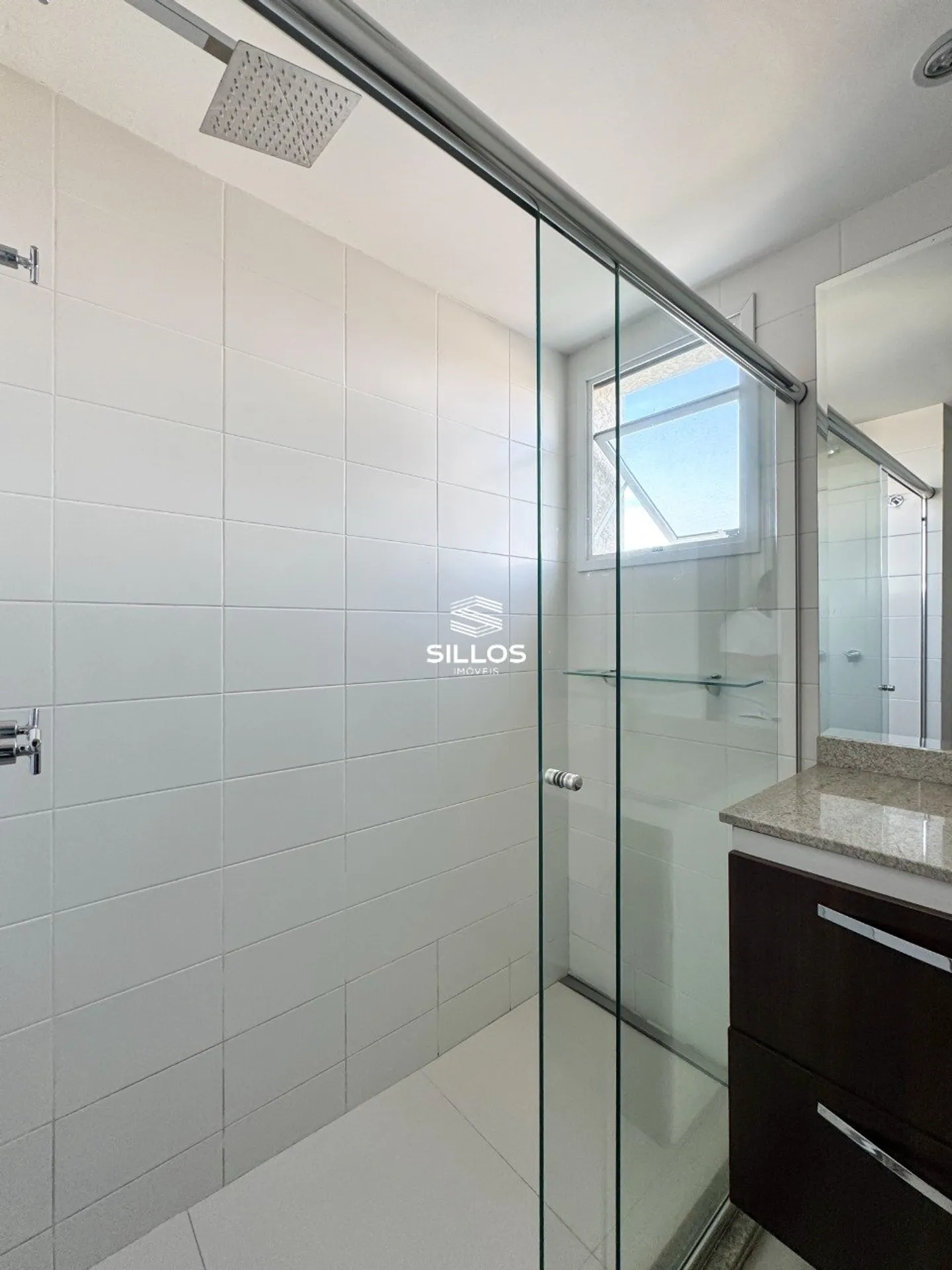 3-bedroom apartment with a bathtub in Curitiba — photo 18