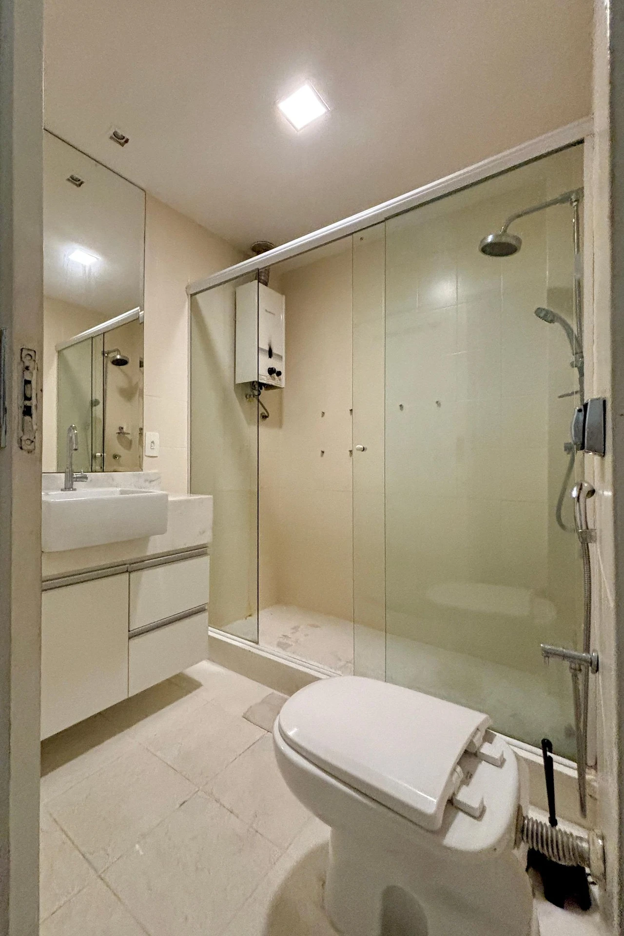 3-bedroom apartment with 2 bathrooms — photo 28