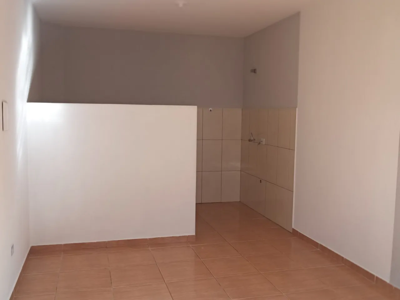 Unfurnished 2-bedroom apartment with glass shower — photo 2