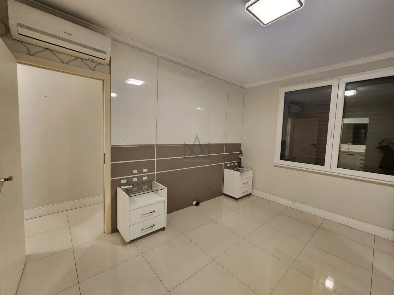 4-bedroom apartment in a building with a gym — photo 12