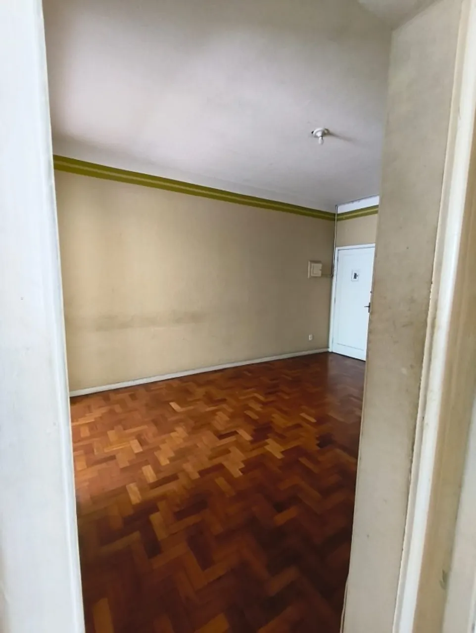 Apartment, 116 m², with wood or laminate floors — photo 10