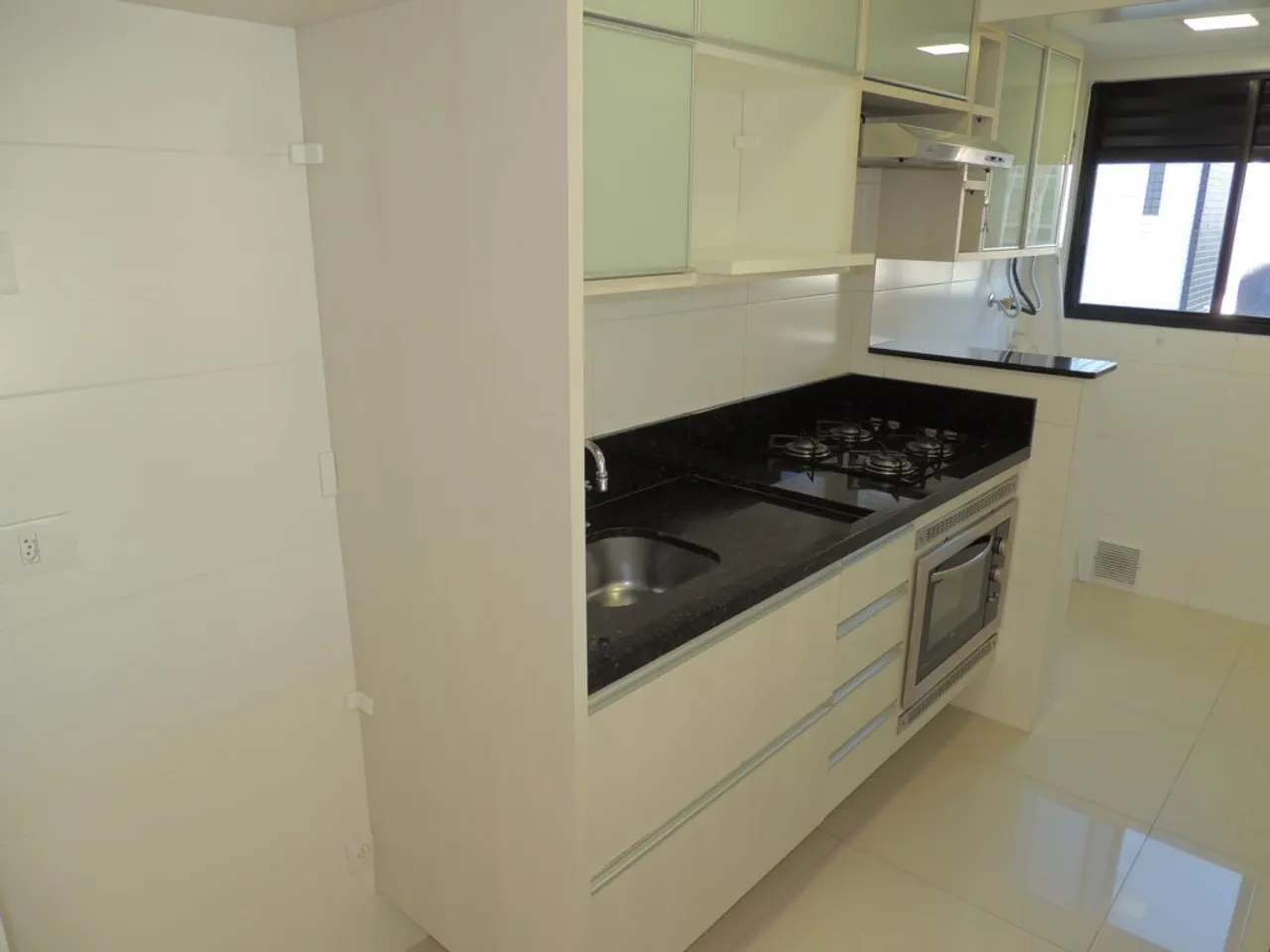 Apartamento mobiliado 1 quarto com cozinha americana e 2 vagas — photo 11