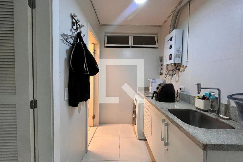 Furnished 3-bedroom apartment with open kitchen — photo 37