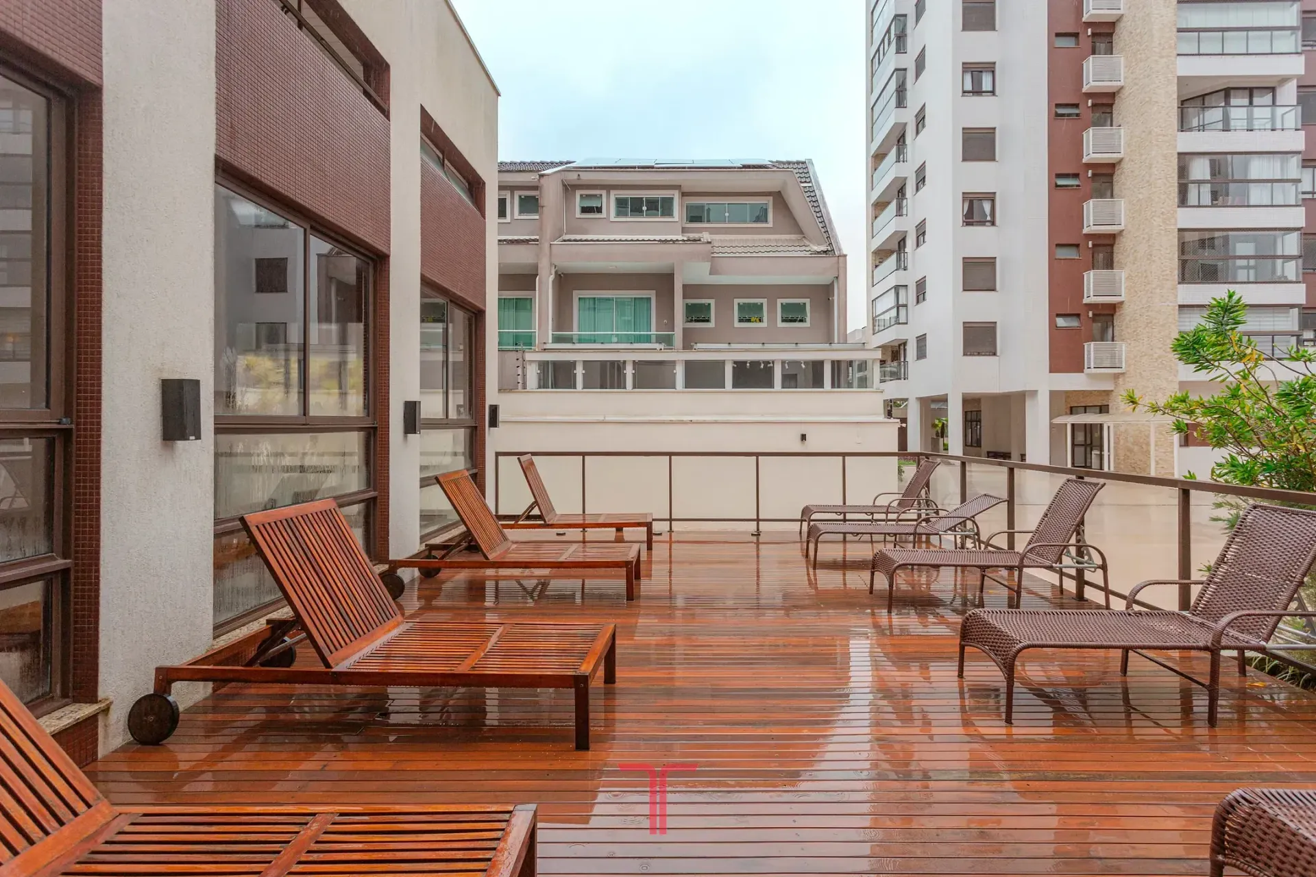 3-bedroom apartment in a building with a pool — photo 55