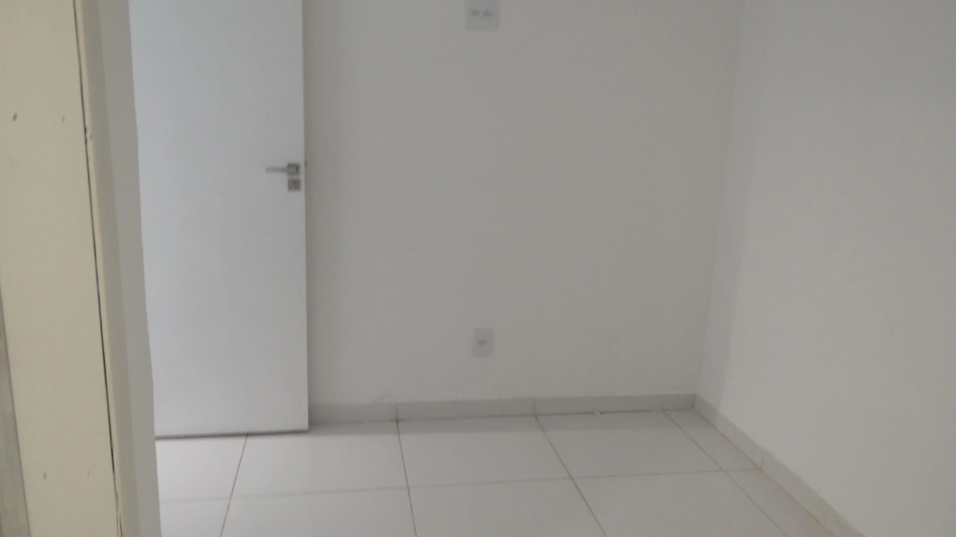 Casa de 384 m² com janelas do piso ao teto e varanda gourmet — photo 143