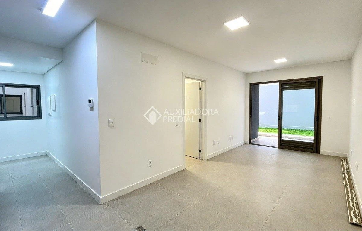 Apartment, 92 m², with floor-to-ceiling windows — photo 10