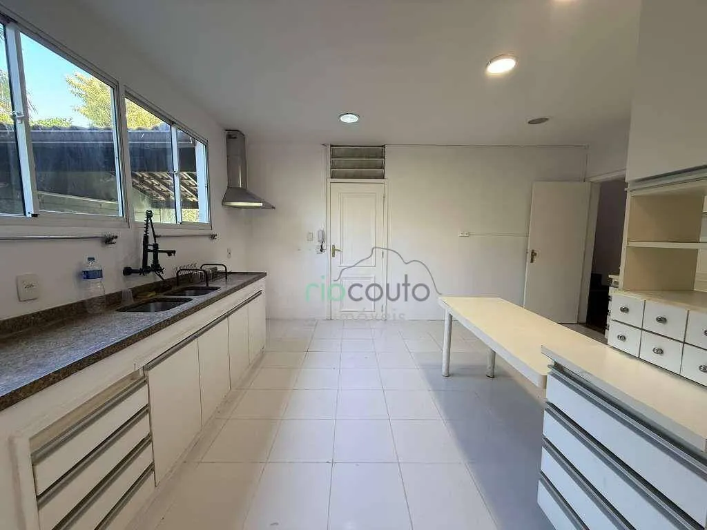 Casa com 5 quartos, 990 m² e 2 vagas, perto das janelas — photo 29