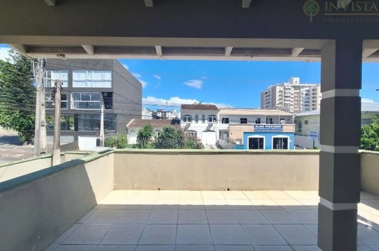 204 m² house with a jacuzzi and a bathtub — photo 10