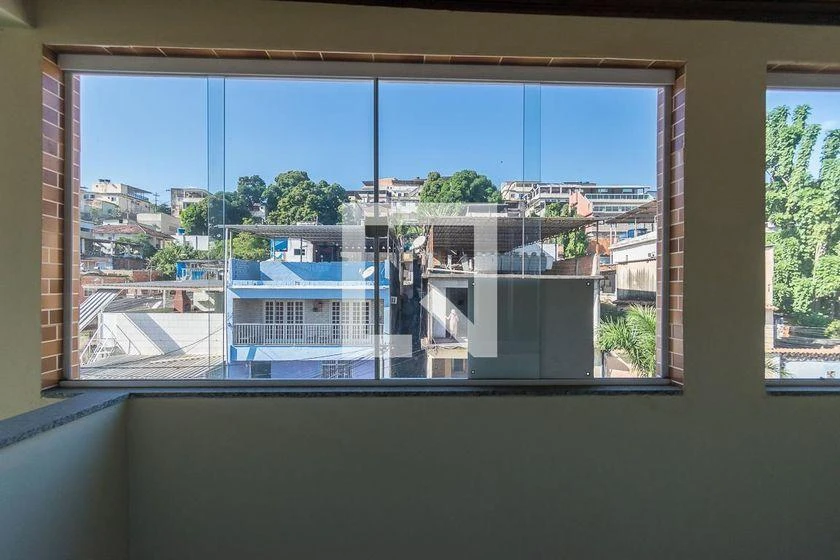 House with 2 bedrooms and a glassed-in balcony