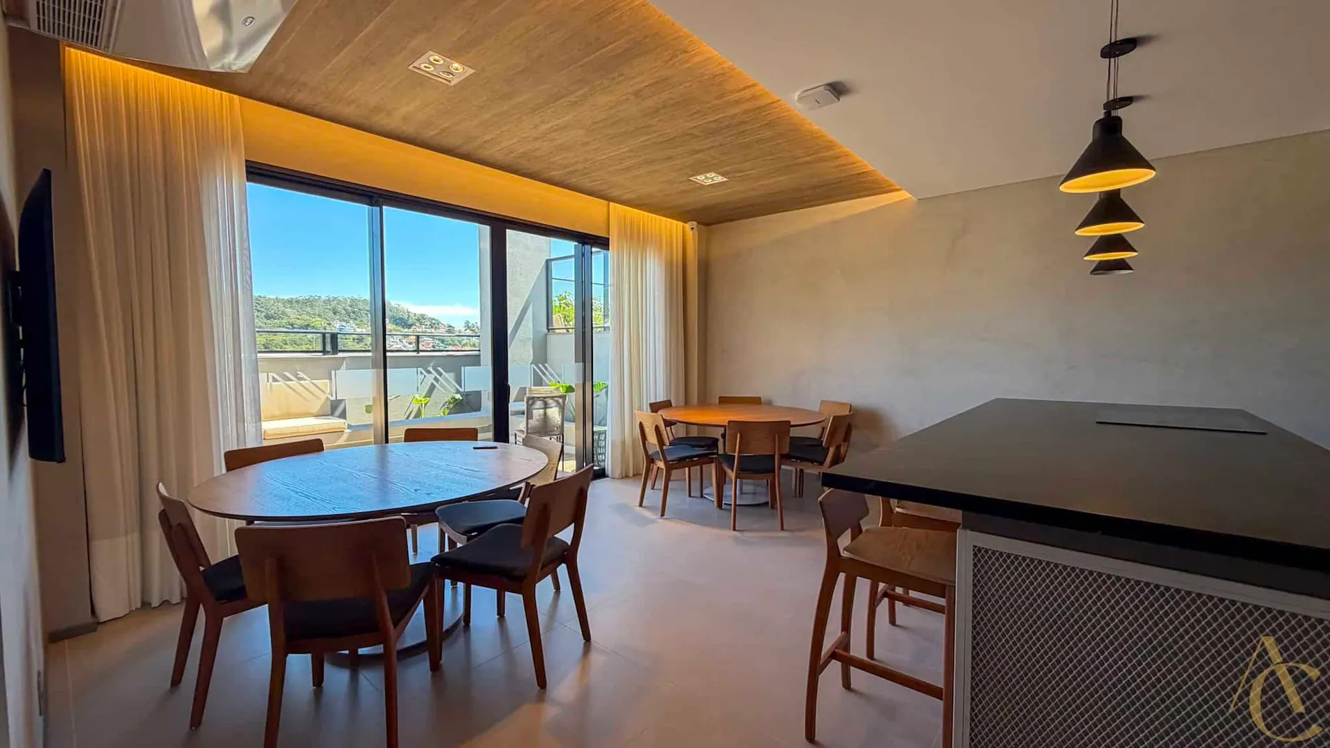Glass-enclosed balcony in a 2-bedroom apartment, 69 m² — photo 59