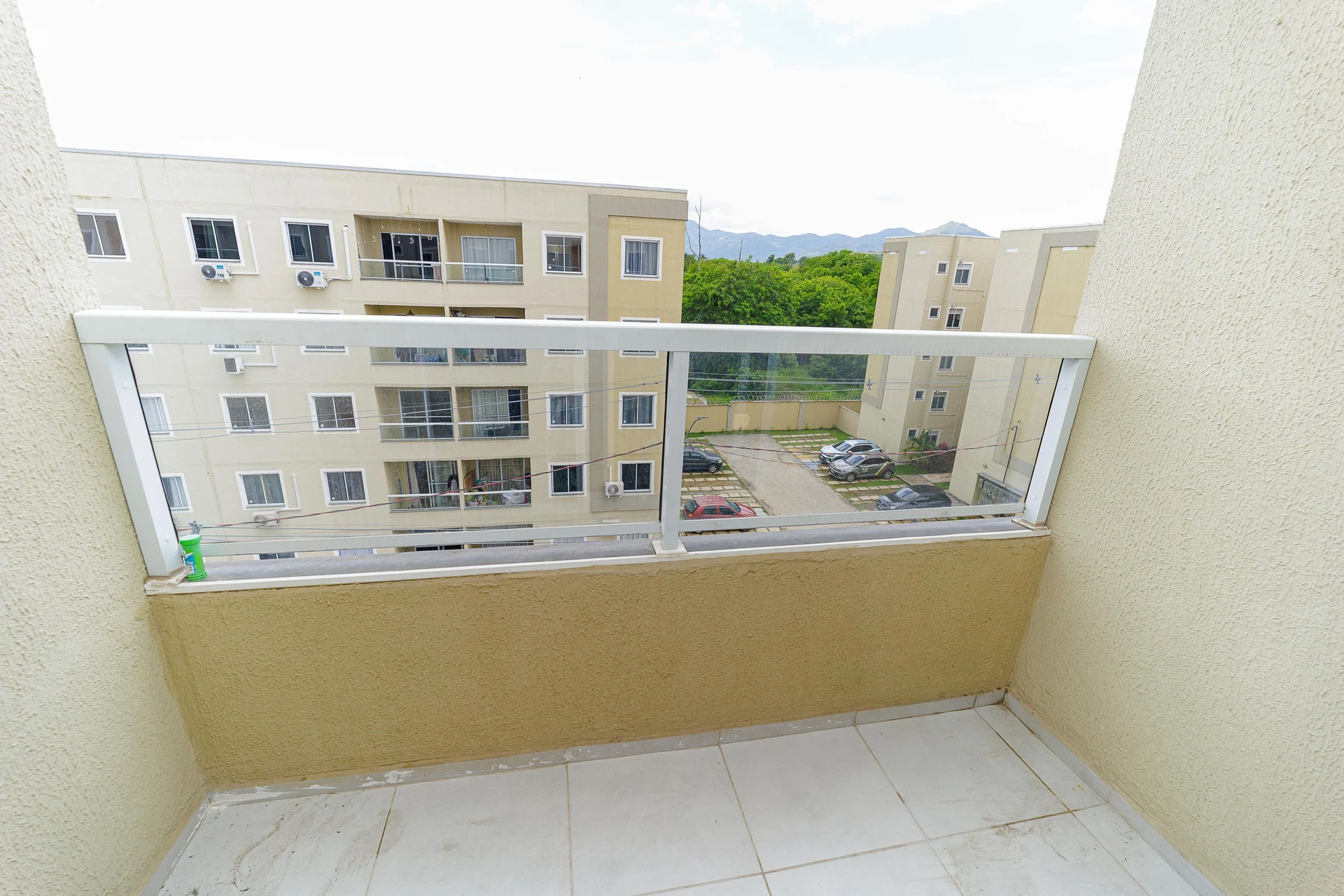 Glass-enclosed balcony in a 2-bedroom apartment, 44 m² — photo 19