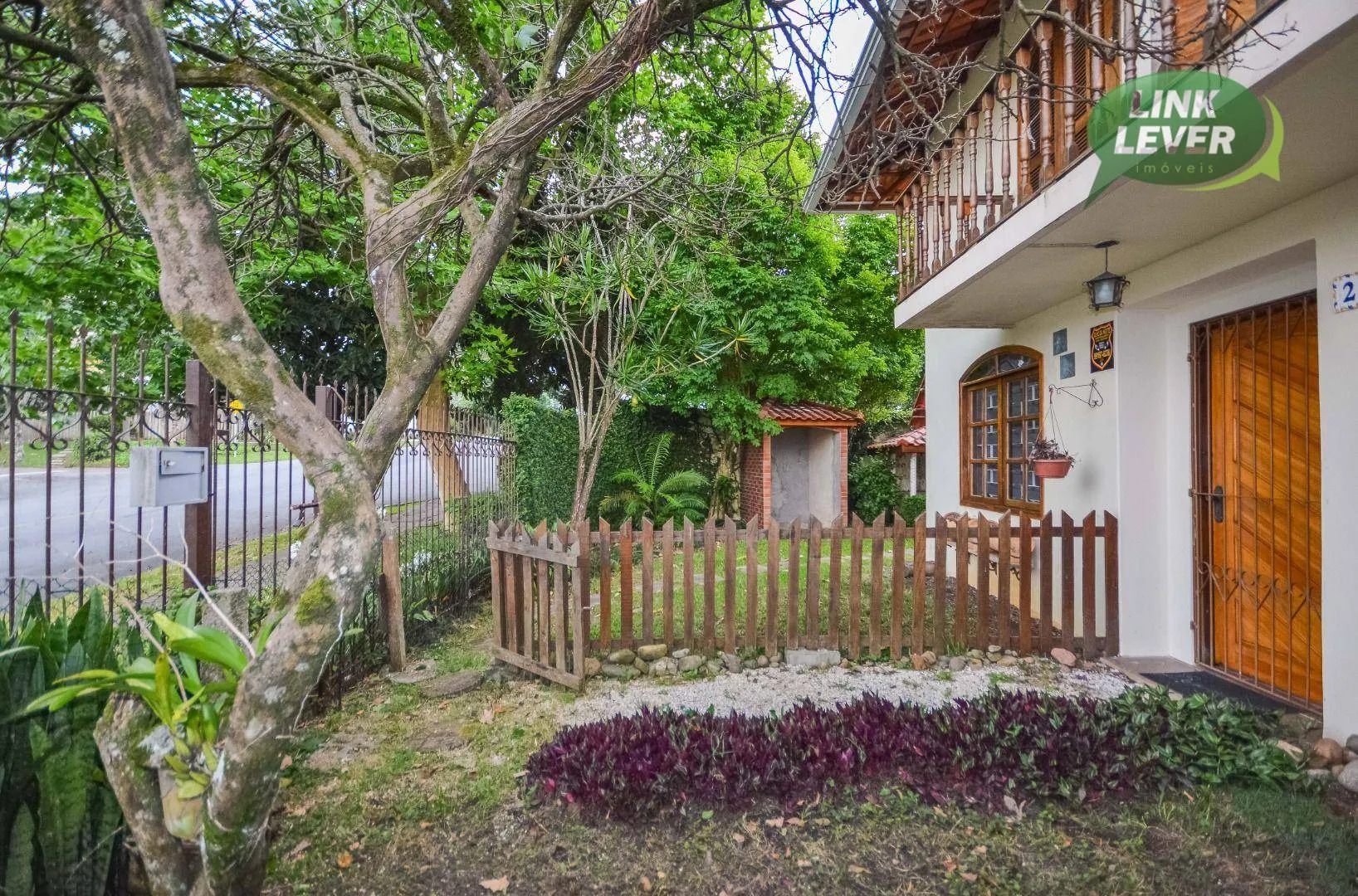 164 m² house with a fireplace and a grill on the balcony — photo 50