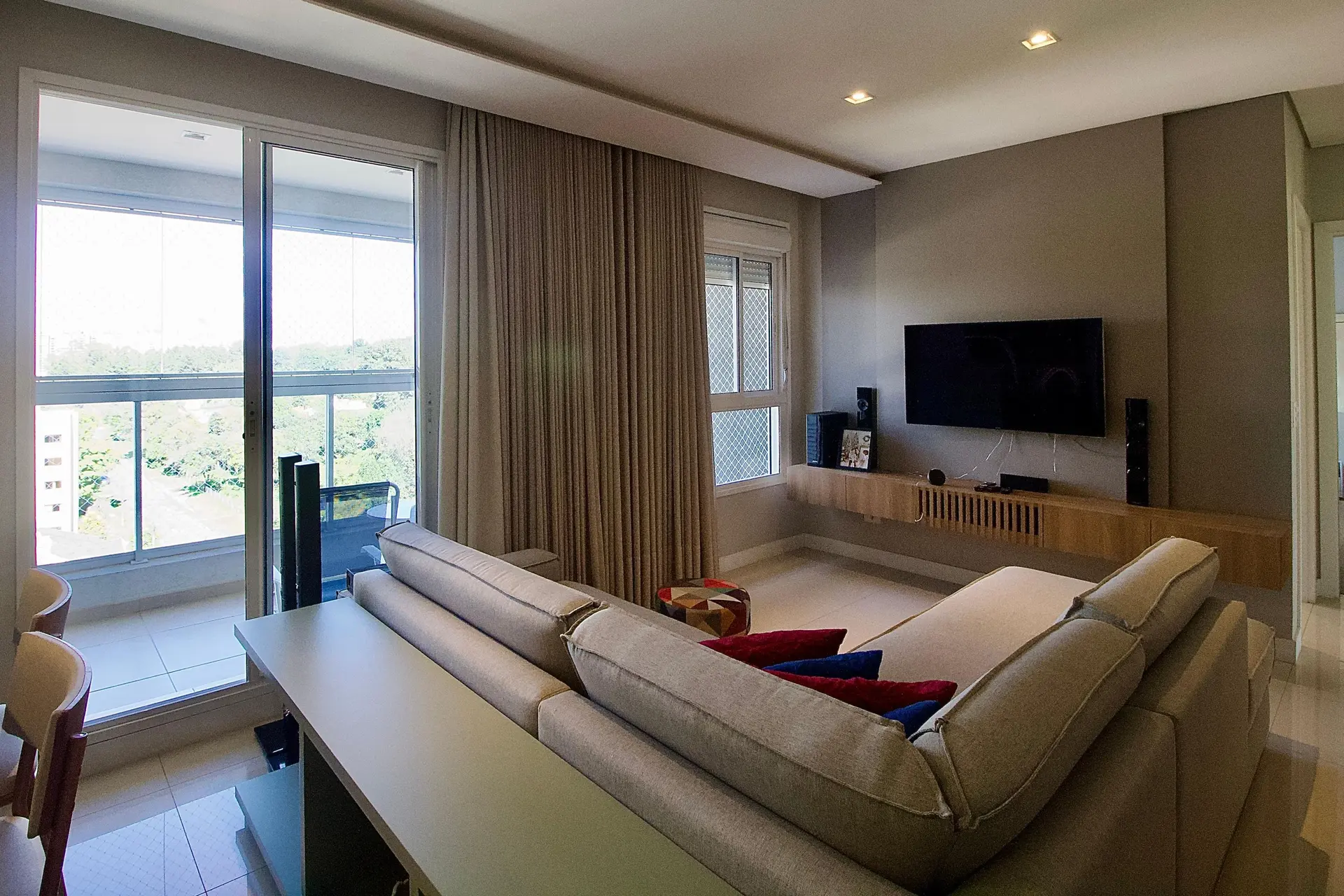 Квартира 80 м² з панорамними вікнами та заскленим балконом — photo 12