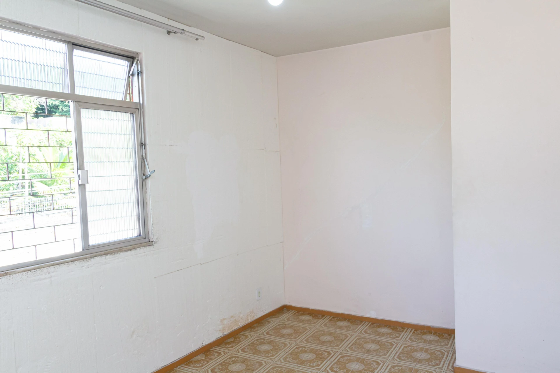 2-bedroom rental apartment with 1 bathroom and parking — photo 23