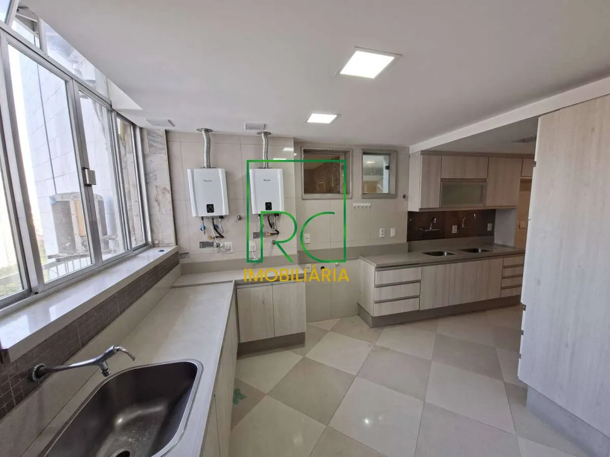 Apartamento de 300 m² com banheira e vista para a água — photo 15