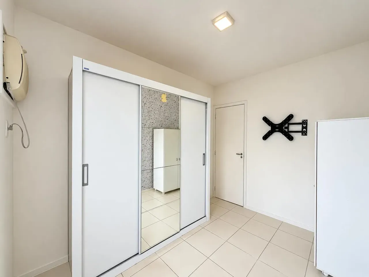 2-bedroom apartment with a mountain view — photo 20